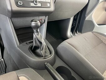 Volkswagen Touran CrossTouran 2.0TDI 7míst - 17