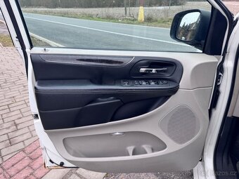 Lancia Voyager 3,6 DVD Gold RT Nový model 2012 - 17