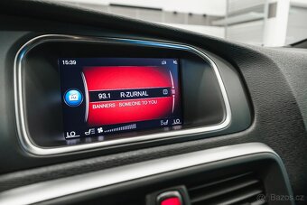 Volvo V40 2018 D3 110kW R-design nez.topení,LED,tažné zař. - 17