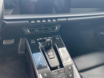 Porsche 911 Carrera 4 - 17