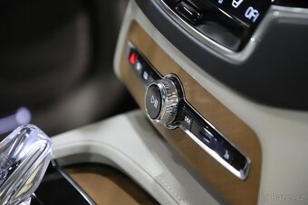 Volvo XC90 T8 223kW Inscription 7-Míst - záruka Autodraft - 17