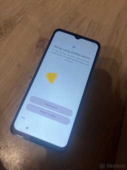 T Phone 3, Stříbrný - 17