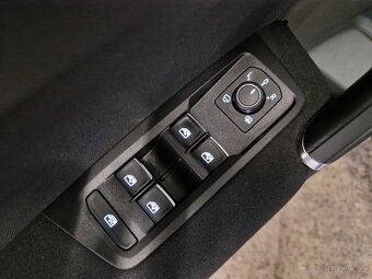 VW Touran 1.6 TDi DSG 85kw-ACC-Navi-Tažné Zařízení - 17