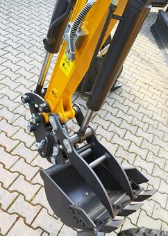 Minibagr 1,6t – Laidong 16kW, joysticky, hodně příslušenství - 17