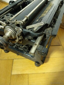 stary psaci stroj Continental - funkcni - 17