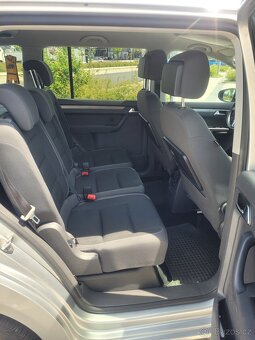 Volkswagen Touran - 17