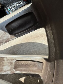 Sada Alu kol 5x112 R17 VW London 3G0601025D, pneu 215/55/17 - 17