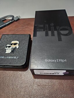 Samsung Galaxy Z Flip 4 5G  8GB/256 GB Černý- TOP STAV Z - 17