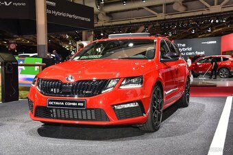 PREDNI MASKA OCTAVIA 3 / 3FL / 4 RAMECEK GRILU MASKY CERNY - 17