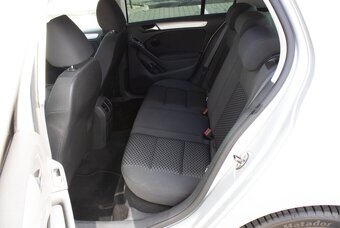Volkswagen Golf 1.6 TDI z roku 2011 - 17