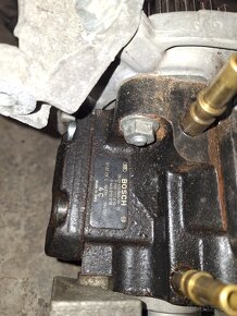 Motorové díly 1.9 dci - 17