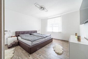 Prodej rodinného domu 240 m², pozemek 917 m² - Kaplice - 17