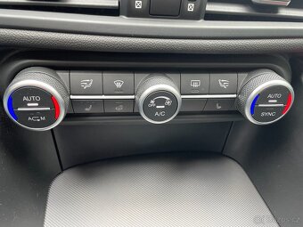 Alfa Romeo Giulia Q4 Veloce - 17