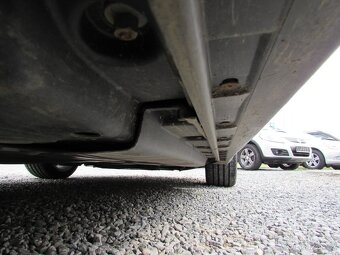 Audi A4 1.8T 120kW kombi, 2.majitel, servisní kniha - 17