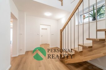 Úsporný a prostorný RD, 6+kk, 183 m2 v obci Jenštejn - 17