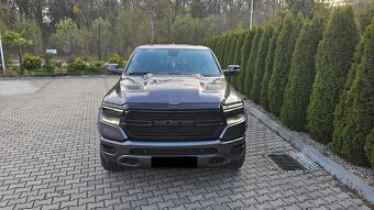 Dodge Ram Laramie Sport Night panoramatická střecha - 17