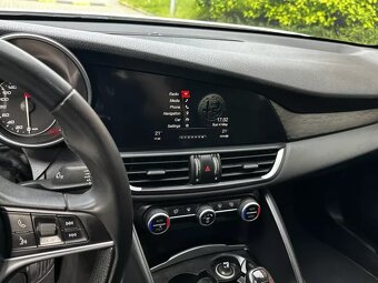 Alfa Romeo Giulia 2.2 JTDM 132kW Super Kůže Navi Automat - 17