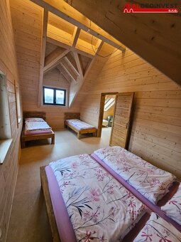 Dvě  horské chaty navzájem propojené ,  240m2, pozemek 834m2 - 17