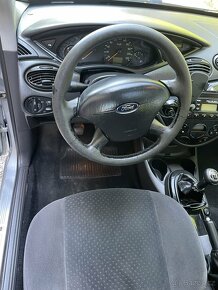 Ford Focus MK1 Ghia 1.6 Zetec Benzín Kombi tažné - 17