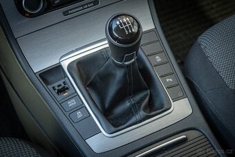 Volkswagen Passat Variant 1.6 TDI BMT Trendline - 17