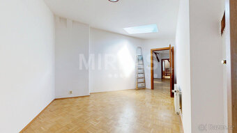 Praha 3 - Žižkov, pronájem mezonetového bytu 5+1 214 m2, okr - 17