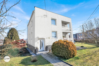 Rodinný dům o dispozici 5+2+garáž, pozemek 1.011 m2 v obci B - 17