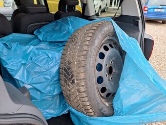 Volkswagen Touran 1.2 TSi 77KW S.Kniha, 7Míst + Zimní kola - 17