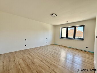 Prodej  rodinného domu 5+kk (211 m2) s garáží,  pozemek 467  - 17