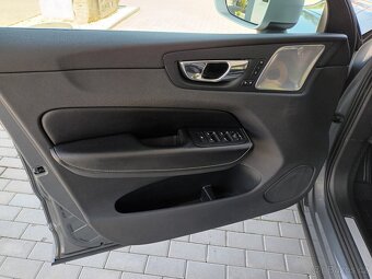 Volvo XC60 2,0 4x4,R-DESIGN,SERVISKA,PANO - 17