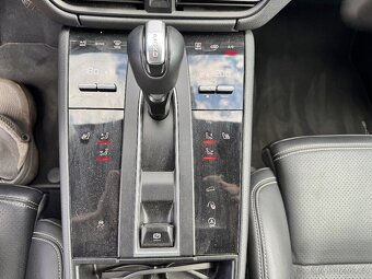 Porsche Macan 2.0 TFSi 195kw 2022 pěkný auto - 17