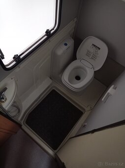 Knaus Südwind 500 TF, 4 osoby, fr.postel, 100 km/h, 1200 kg - 17