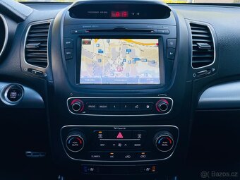 Kia Sorento 2.2CRDi 4x4 AUTOMAT VÝHŘEV KAMERA TAŽNÉ - 17