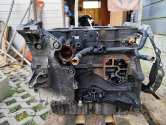 Rozprodám díly z motoru 2 TDI 16 v - 17