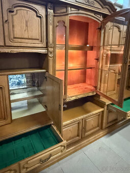 Zdobená dubová rustikální stěna 330cm - 17