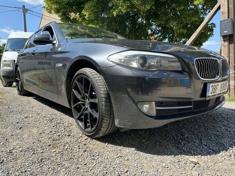 BMW f11 530d 180kw 2011 sport, masaž, max vybava - 17