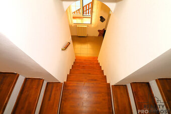 Rodinný dům 5+kk se zahradou a sklepem – klidné bydlení 15 m - 17