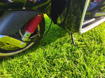 Vespa GTS 300 i.e. (2013) pěkná + doplňky + komplet servis - 17