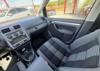Volkswagen Touran 1,4 TSI 103kW TAŽNÉ, 7MÍST benzín manuál - 17