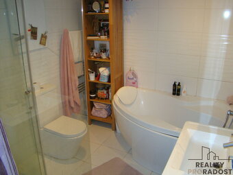 Prodej rodinného domu se zahradou a stavebním pozemkem v Hoř - 17