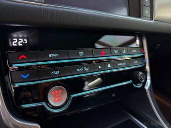 Jaguar XF 2.0d výborný stav - 17