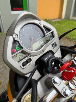 Honda hornet 600 TOP STAV 16xxx KM - 17