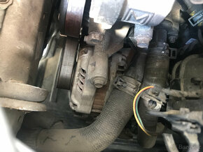 Mazda 5 1,8i 16V 85kW 2005 L8 - DILY, JEZDI - 17