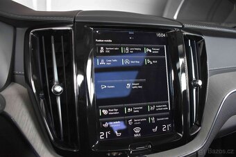 Volvo XC60 B4 AWD INSCRIPTION PANORAMA DPH ČR 1.MAJITEL - 17