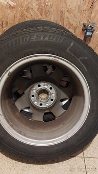 Originální Audi disky 7Jx15 H2 ET39 s pneumatikami Bridgesto - 17