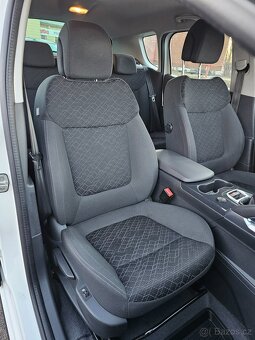 PEUGEOT 3008 2016 1.2 e-THP 96kW,VÝHŘEVY,TEMPOMAT,PARK.SENZ - 17