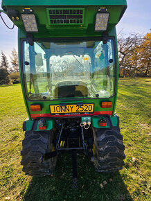 Malotraktor John Deere 2520 HST s čelním nakladačem - 17