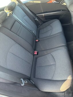 MERCEDES BENZ E 220CDI,KOMBI,TAŽNÉ,MANUÁL,ORIG.KM - 17