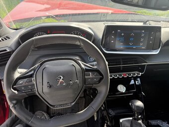 PEUGEOT 2008 II 1.2 PURE TECH 10/2023 ČR - 17