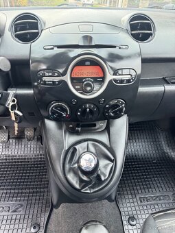 MAZDA 2  -  1,4 16V  5 dveří - 17