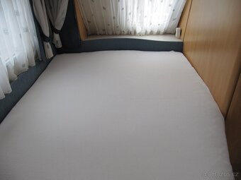 Prodám karavan Hobby 460 ufe,r.v.2004 + mover + předstan. - 17